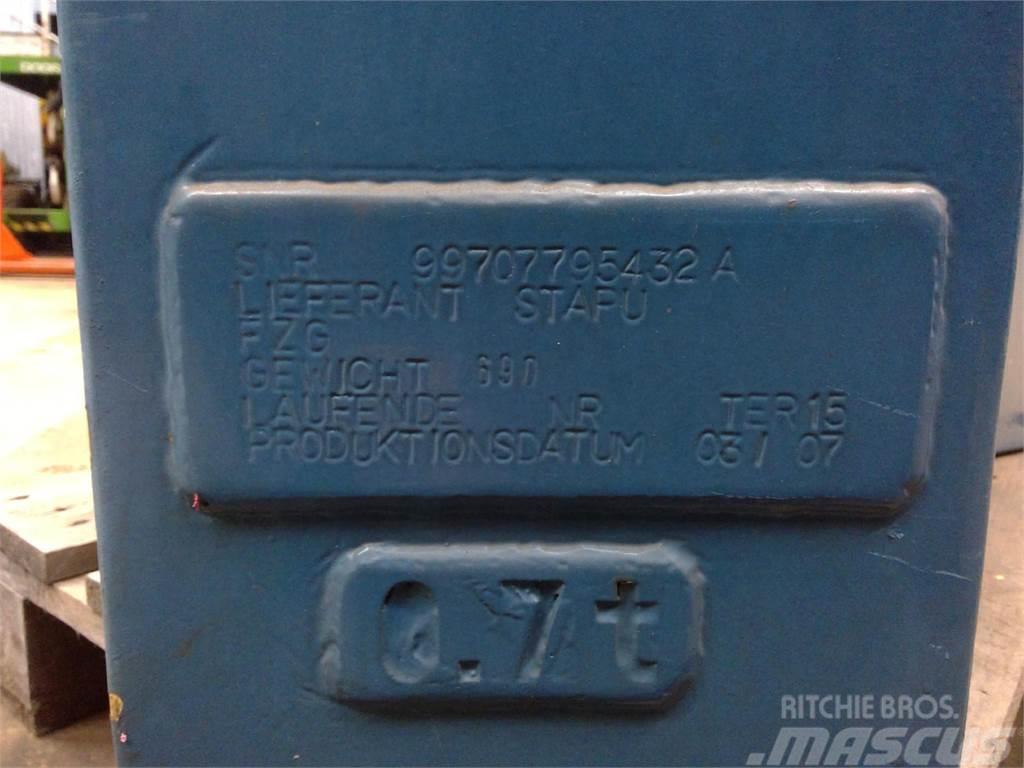 Faun ATF 40G-2 Counterweight 0,7 ton right side Diely a zariadenia žeriavov