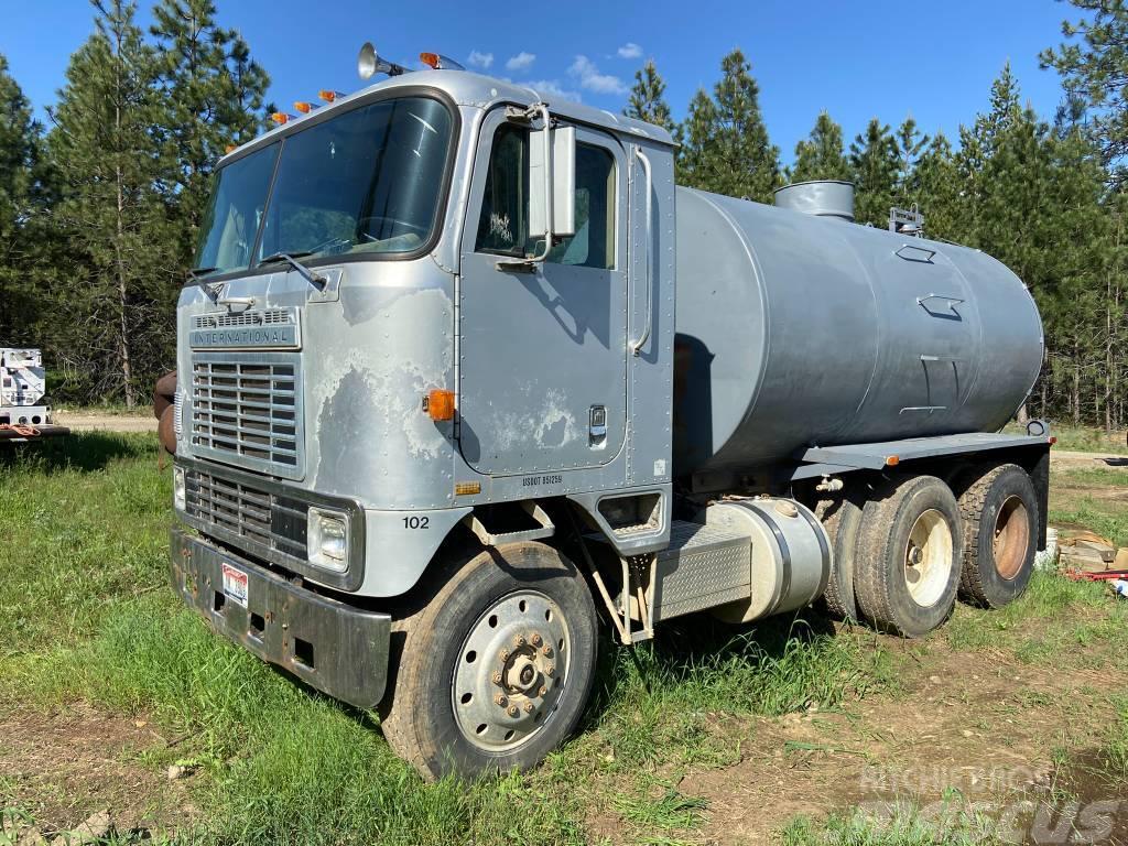 International COF-9670 water truck Cisterny na vodu