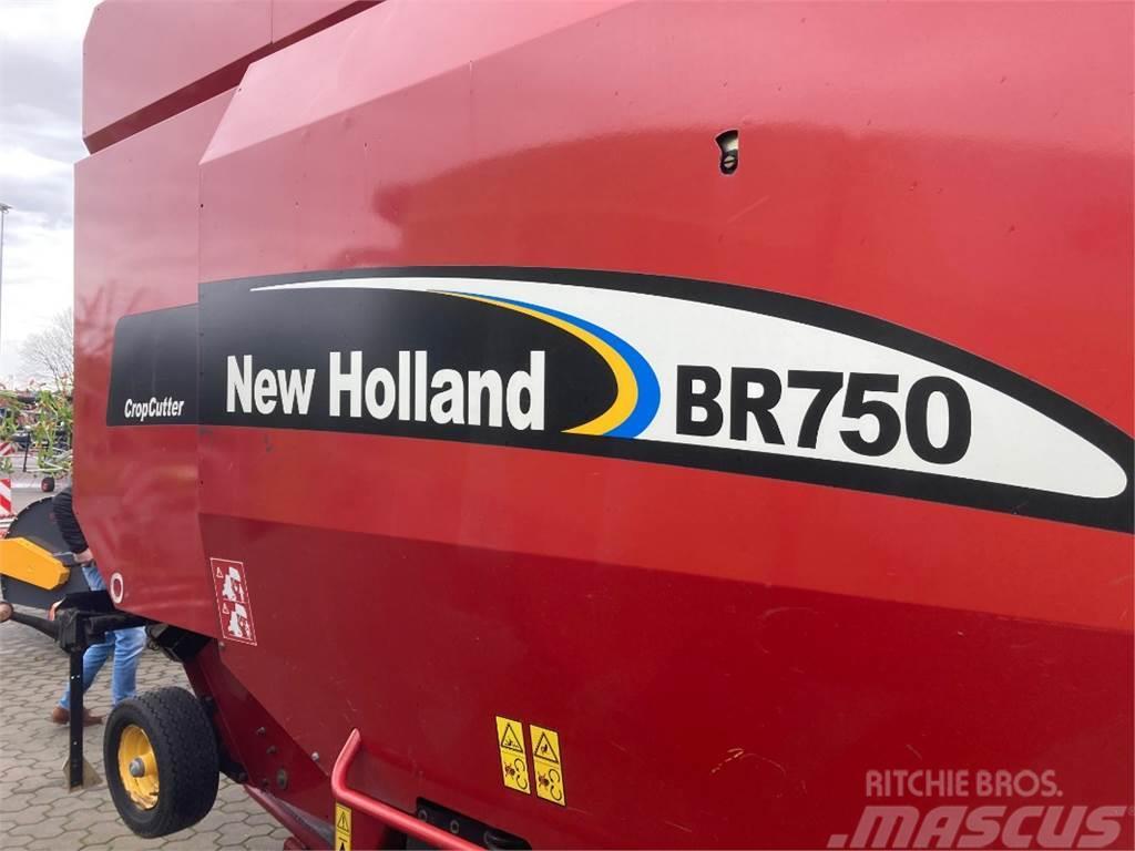 New Holland BR 750 Crop Cutter Lisy na okrúhle balíky