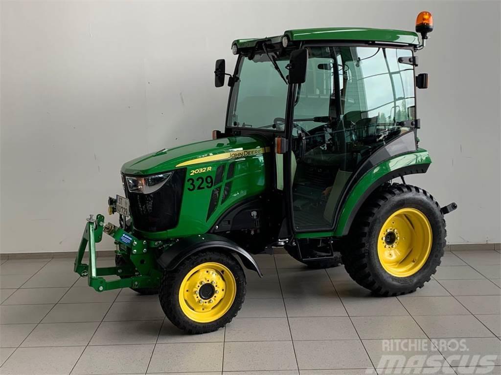 John Deere 2032R Kompaktné traktory