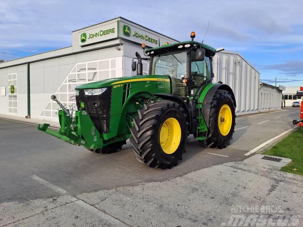 John Deere 8295 R Traktory