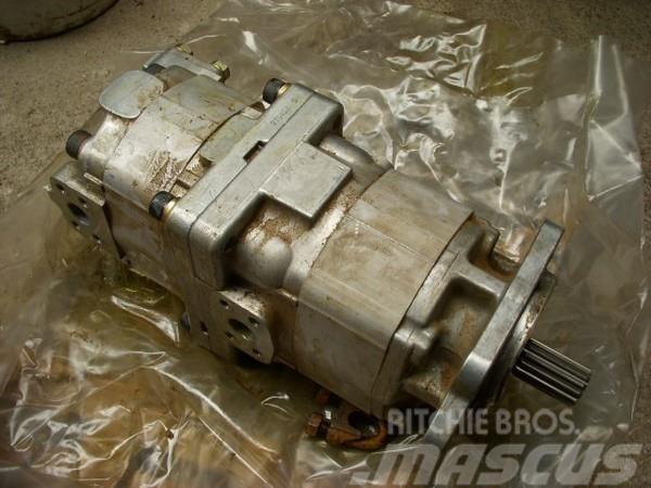 Komatsu (54) D 155 AX-3 705-51-30360 transmissionpump Ďalšie komponenty