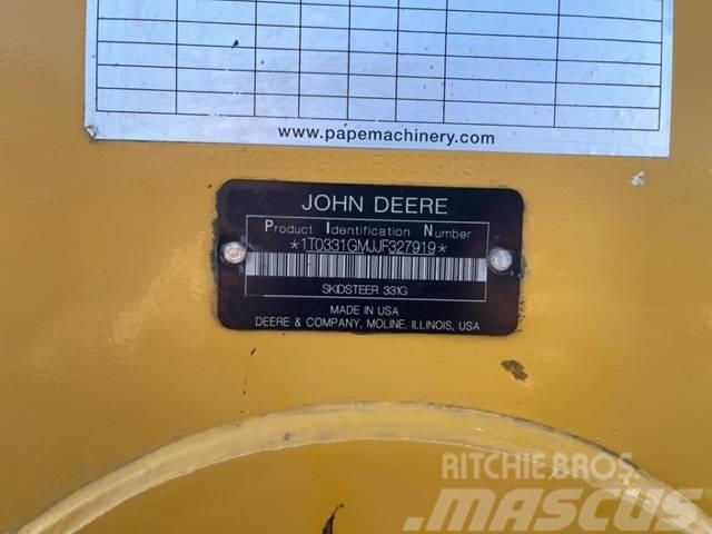 John Deere 331 G Šmykom riadené nakladače