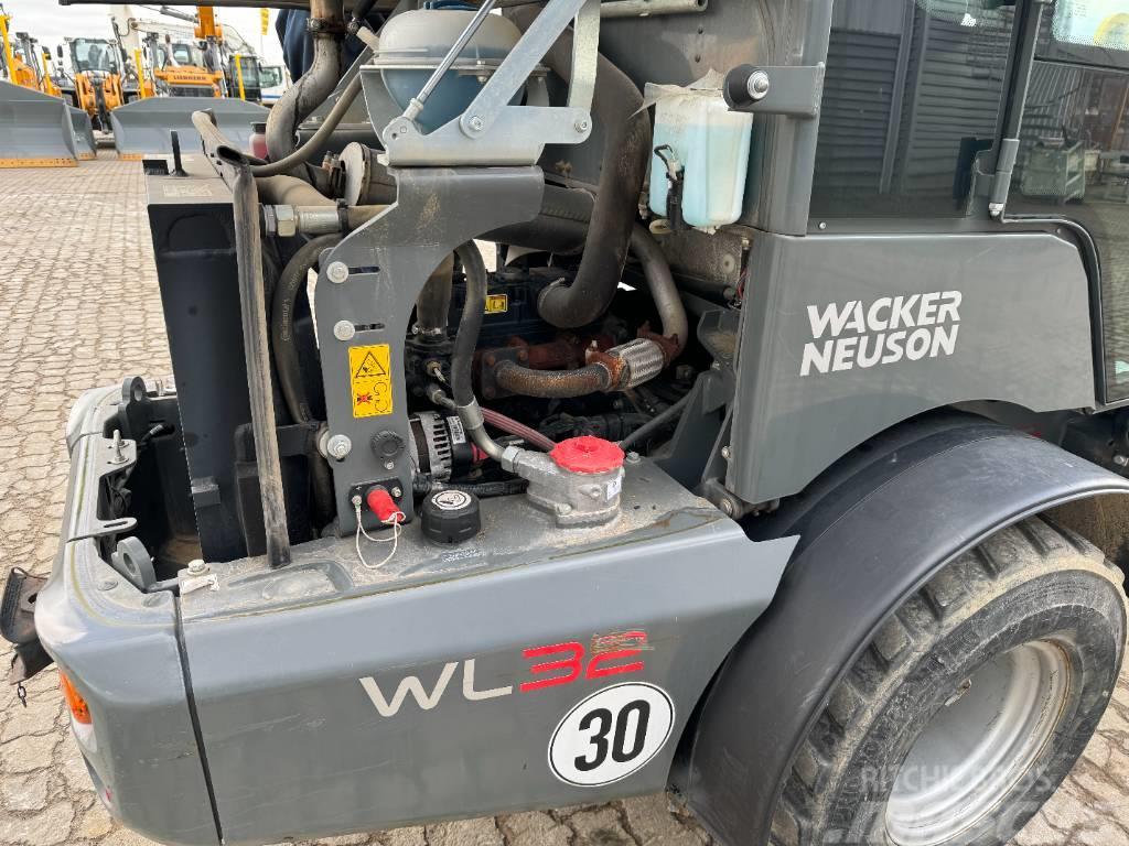 Wacker Neuson WL 32 Kolesové nakladače