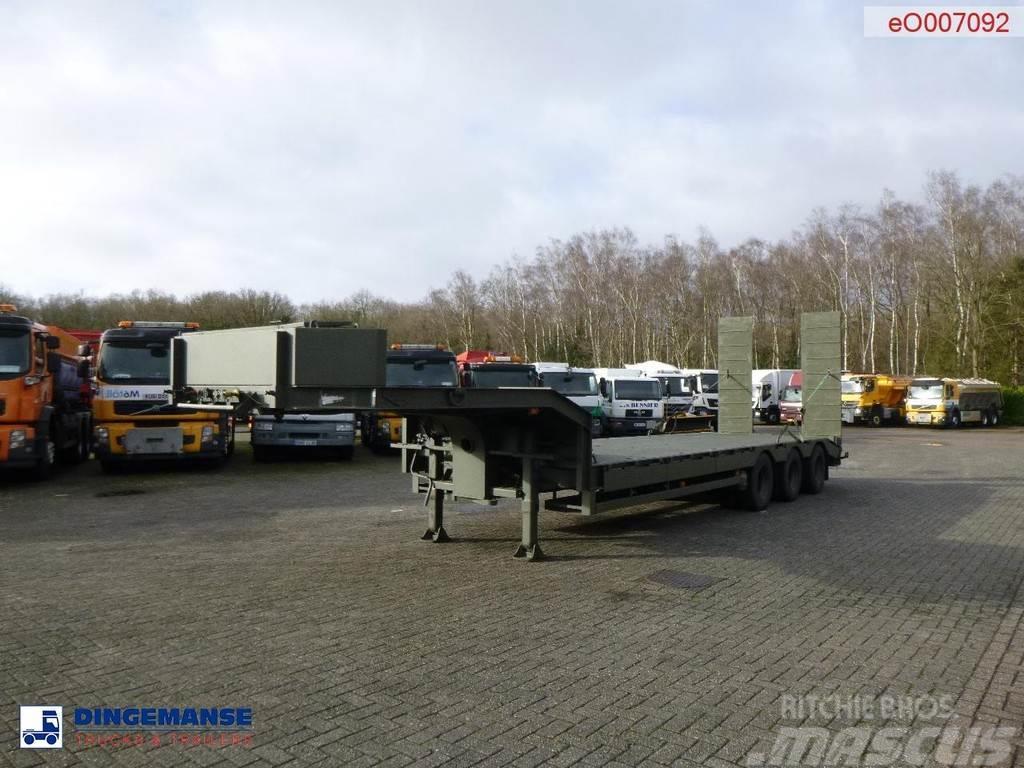Broshuis 3-axle semi-lowbed trailer E-2130 / 73 t + ramps Valníkové návesy/Návesy sa sklápacím bočnicami