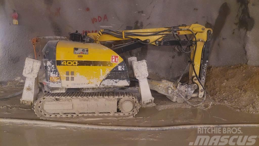 Brokk Excavator B 400 Pásové rýpadlá