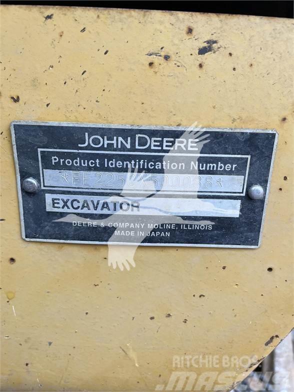 John Deere 225C LC Pásové rýpadlá