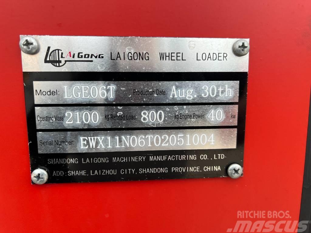 LG E06T Čelné nakladače a rýpadlá