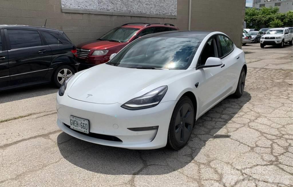 Tesla Model 3 Automobily