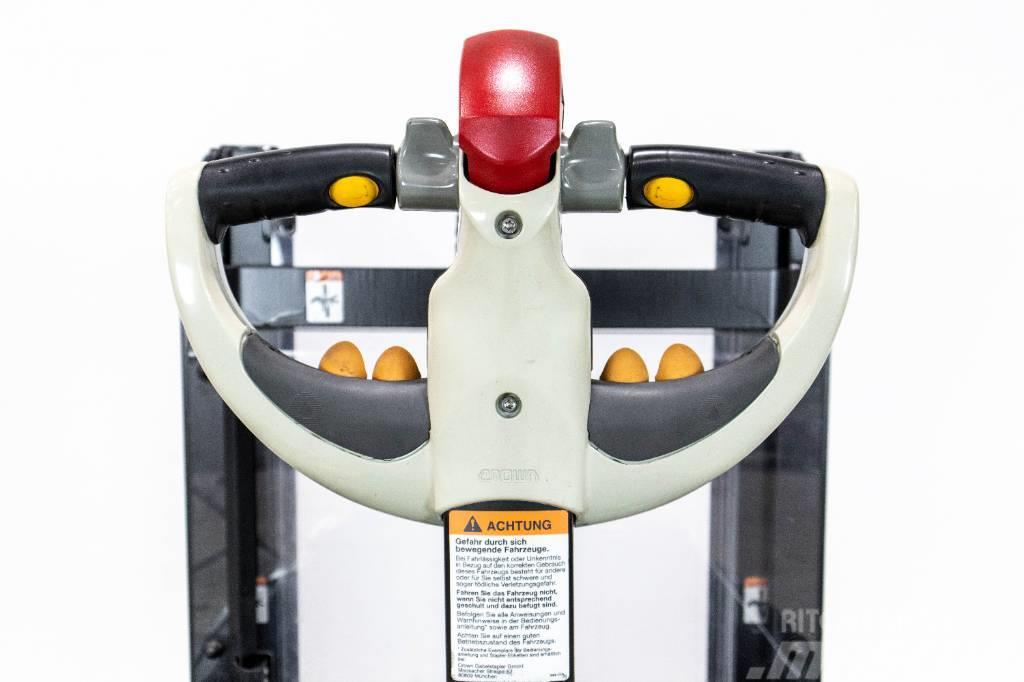 Crown Smidig ledstaplare med intitiallyft, DT 3040-E Ručne vedené vysokozdvižné vozíky