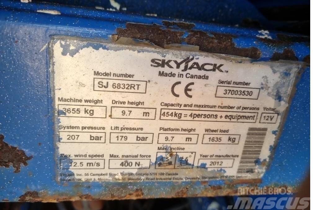 SkyJack SJ 6832 RT Nožnicové zdvíhacie plošiny