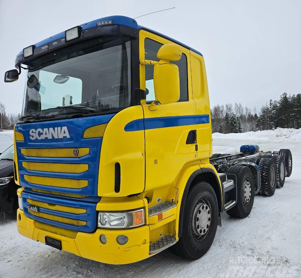 Scania G480 10x4 Valmistuu Metsäkoneenkuljetusautoksi Nákladné automobily na prepravu lesných strojov