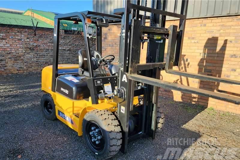  Other New 3 ton 3m forklifts Iné