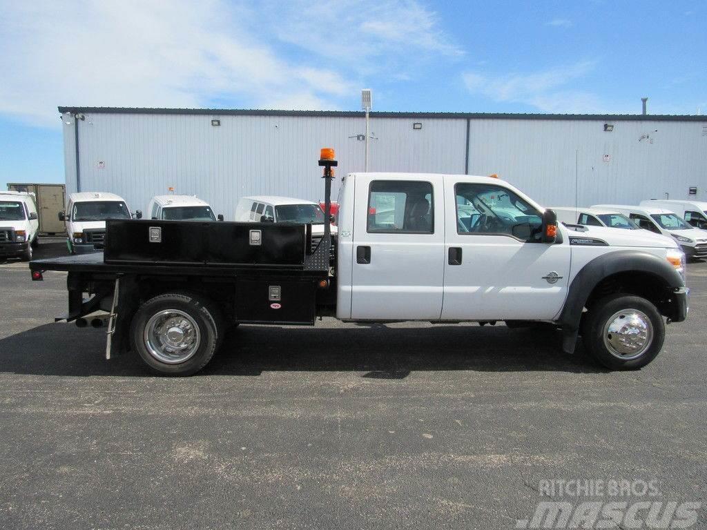 Ford Super Duty F-550 Plošinové nákladné automobily/nákladné automobily so sklápacími bočnicami