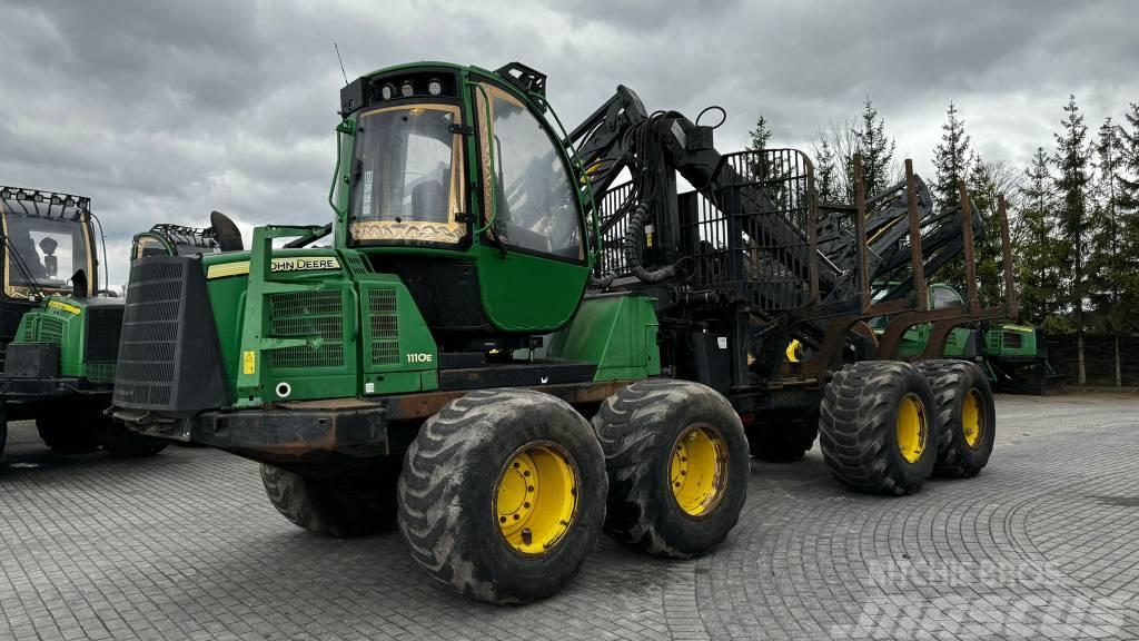John Deere 1110 E Lesné traktory