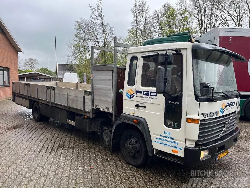 Volvo FLC 4X2 7.8M Pritsche Bladvering NL Truck €3750,- Plošinové nákladné automobily/nákladné automobily so sklápacími bočnicami