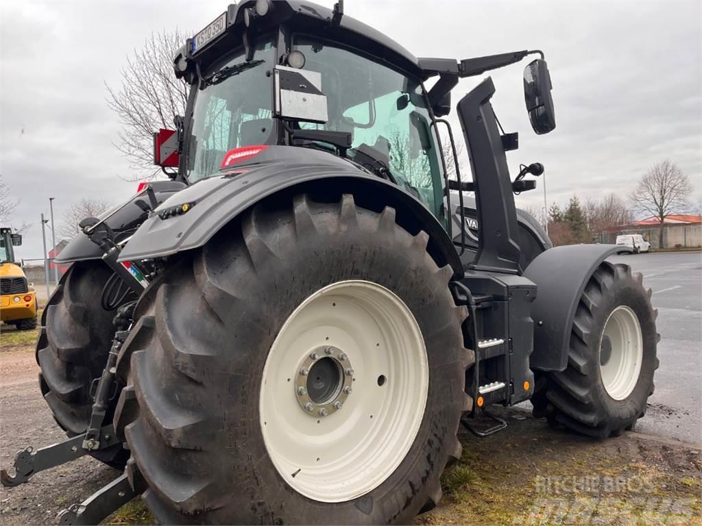 Valtra Q305 1A9 Traktory