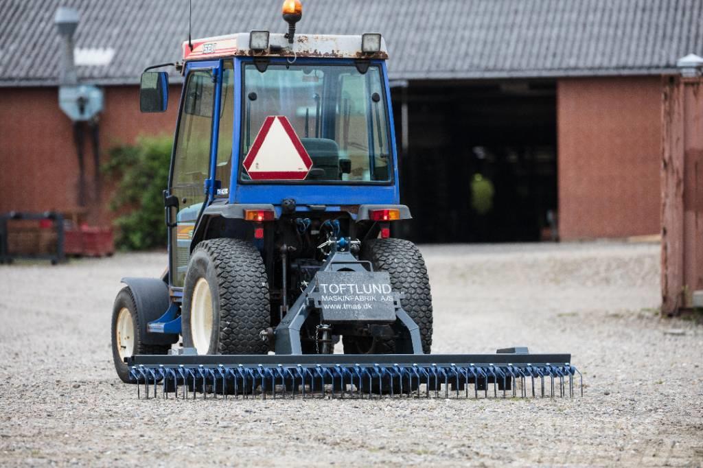  Toftlund Maskinfabrik Gårdspladsrive Kompaktné prídavné zariadenie pre traktory