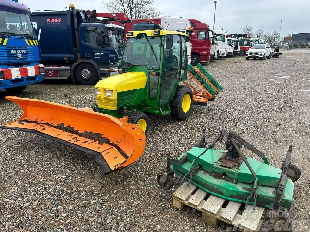 John Deere 2720 with equipment Kompaktné traktory