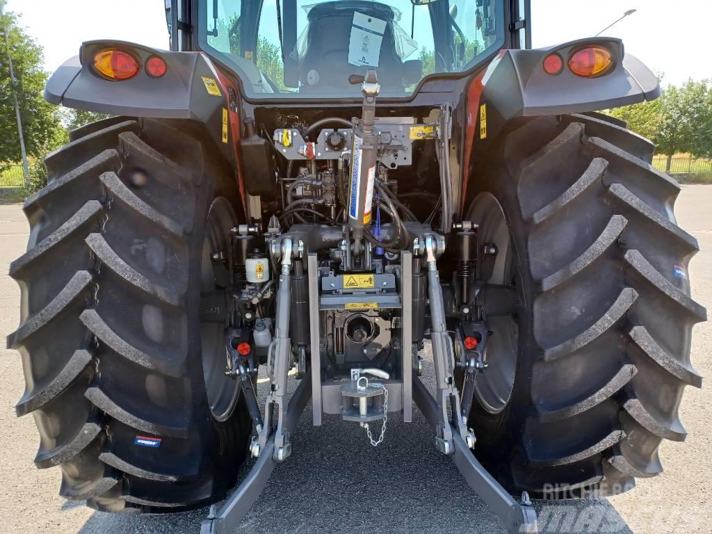 Massey Ferguson 5711 M Traktory