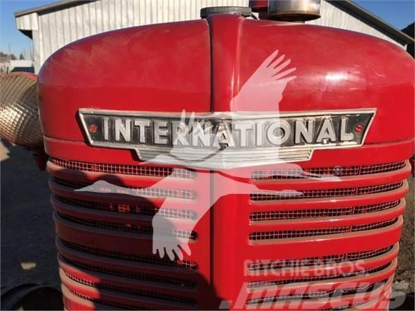 International W4 Traktory