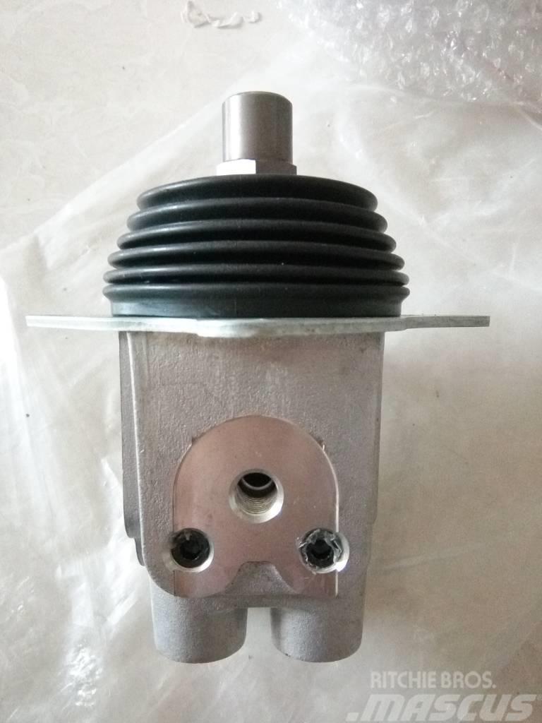 Komatsu PC400-7 pilot valve Hĺbkové lopaty