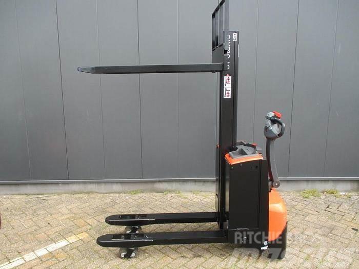 BT SWE 080L Ručne vedené vysokozdvižné vozíky