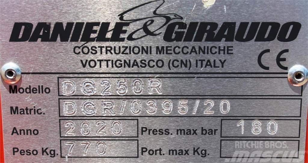  Heckbagger DG 250 R ( Daniele & Giraudo ) Príslušenstvo pre čelné nakladače