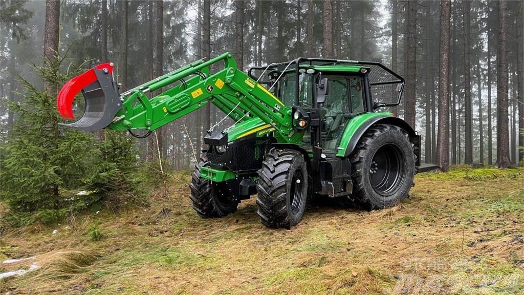 John Deere 6120M UVV Forstschlepper Lesné traktory