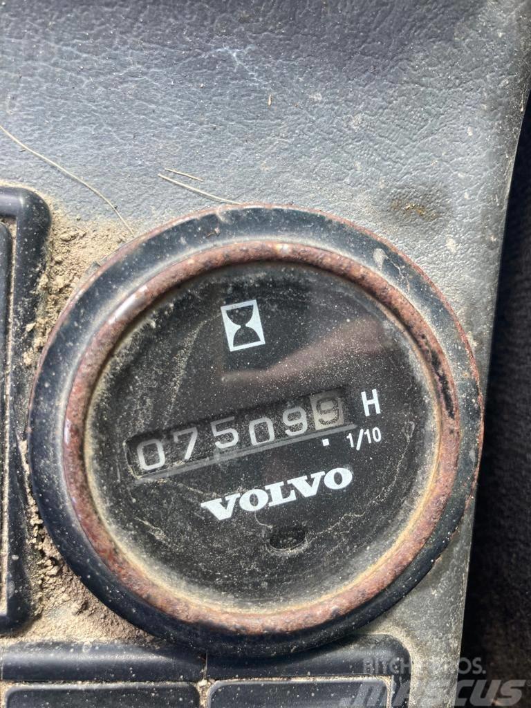 Volvo EC 240 B LC Pásové rýpadlá