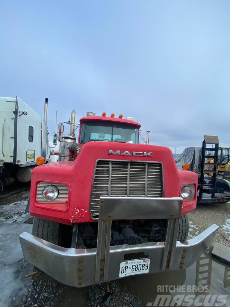 Mack Roll-Off Truck Lanový nosič kontajnerov