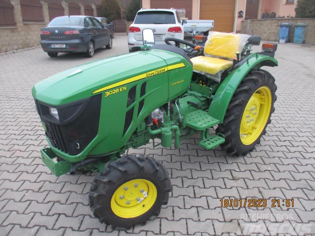 John Deere 3028 Traktory