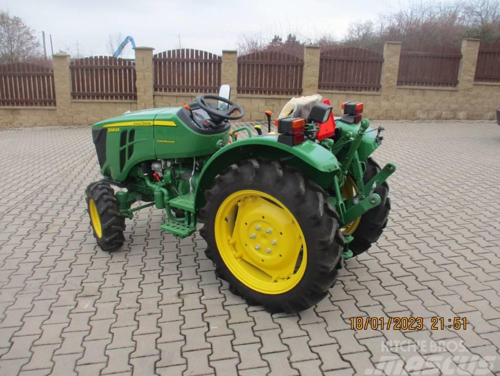 John Deere 3028 Traktory