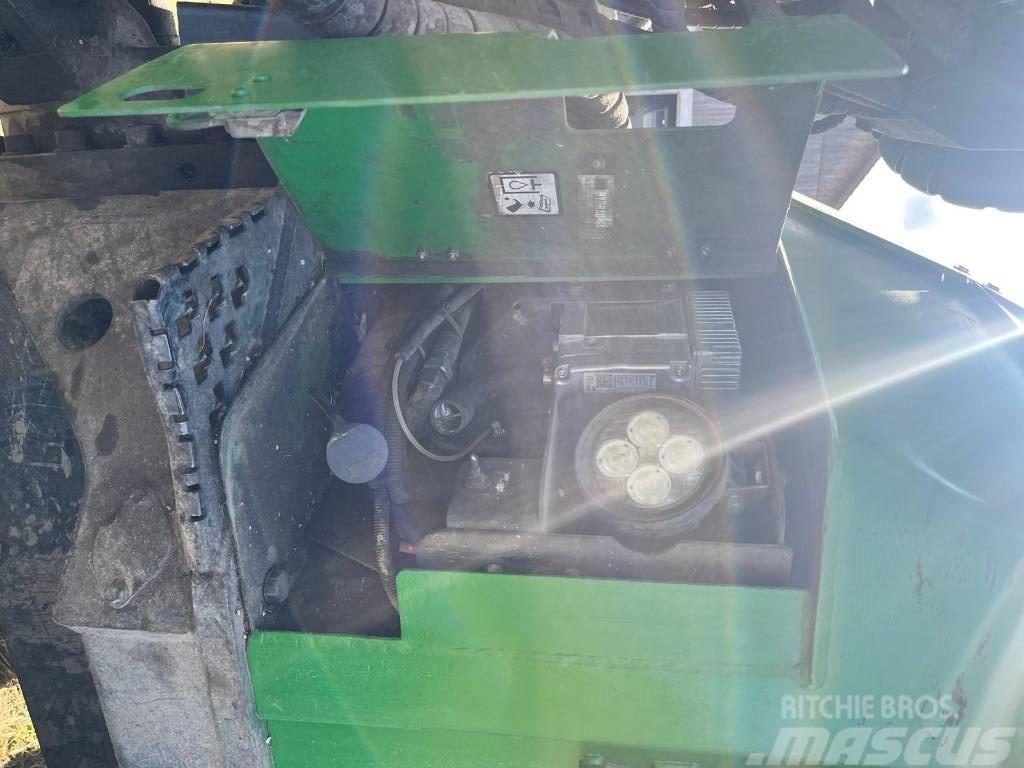 John Deere 1210E Lesné traktory