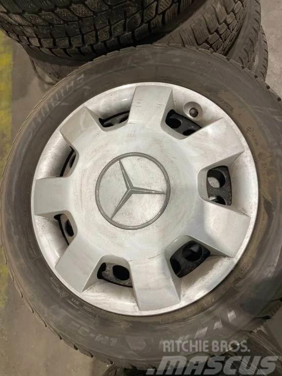 Bridgestone *Mercedes deksels met banden*205/55R16 Pneumatiky, kolesá a ráfiky