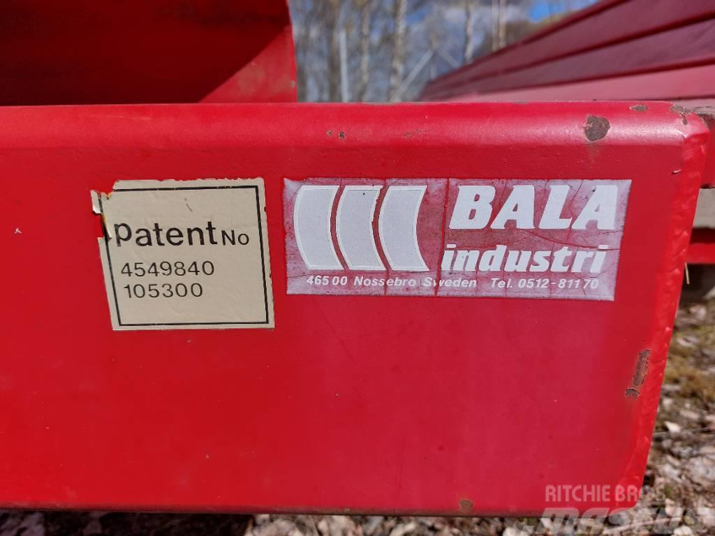 Bala Paalinkeräysvaunu Stroje na zber krmovín-príslušenstvo