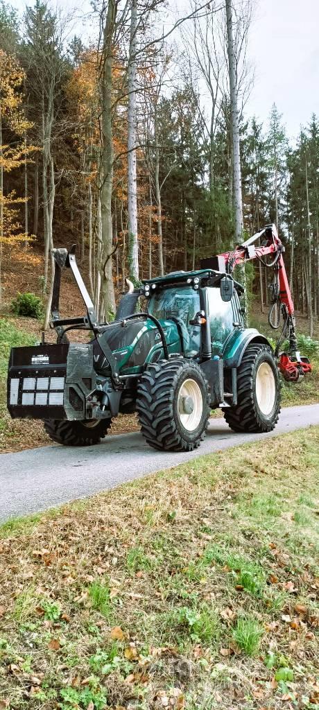 Valtra T234D Lesné traktory