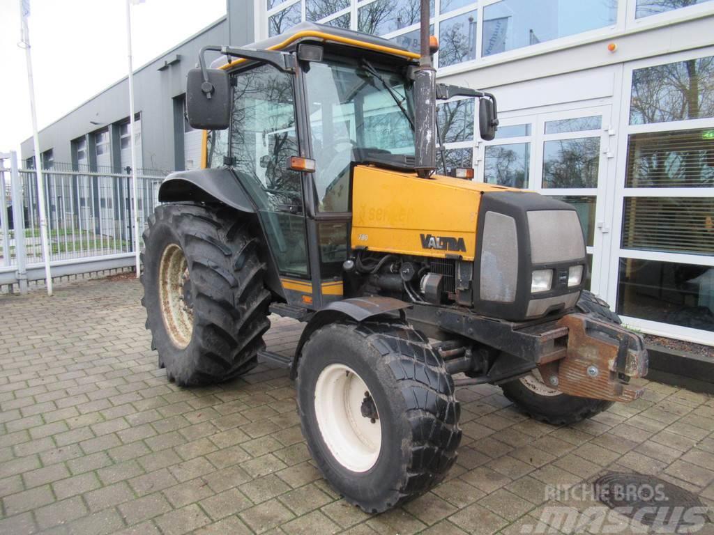 Valtra 700 4x2 Traktory