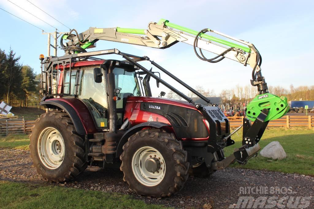 Valtra T163 Tractor with Botex 573 Forestry Loader Lesné traktory