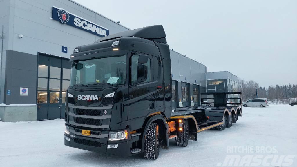 Scania R560 B10X4*6NB koneenkuljetusauto Nákladné automobily na prepravu lesných strojov