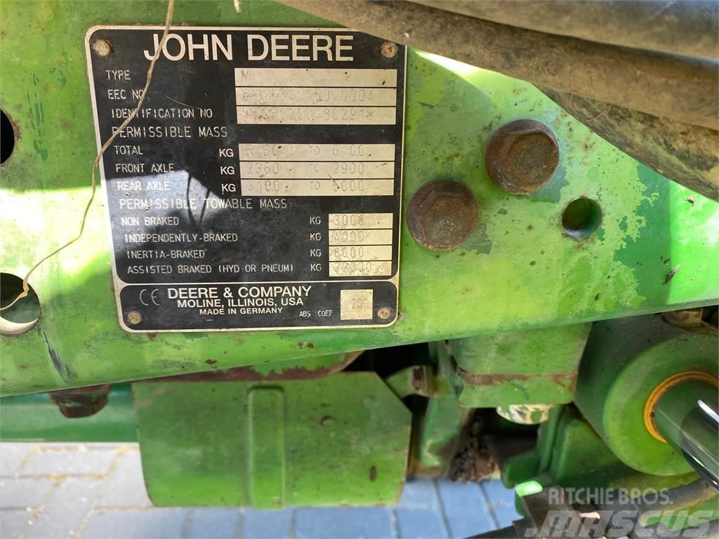  John Deere-5820 Traktory