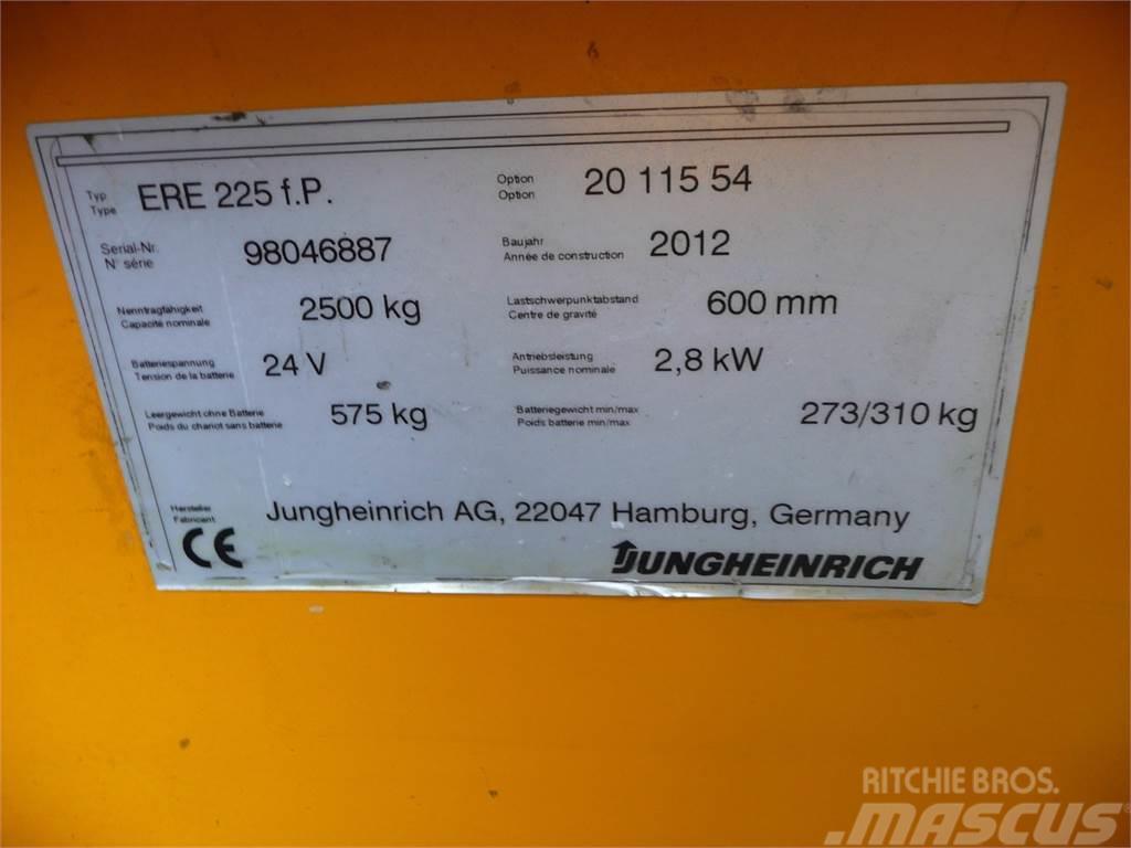 Jungheinrich ERE 225 Nízkozdvižný vozík s plošinou