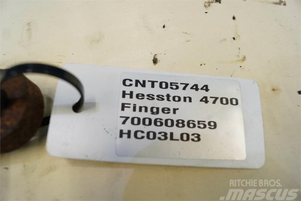 Hesston 4700 Čeľuste na balíky