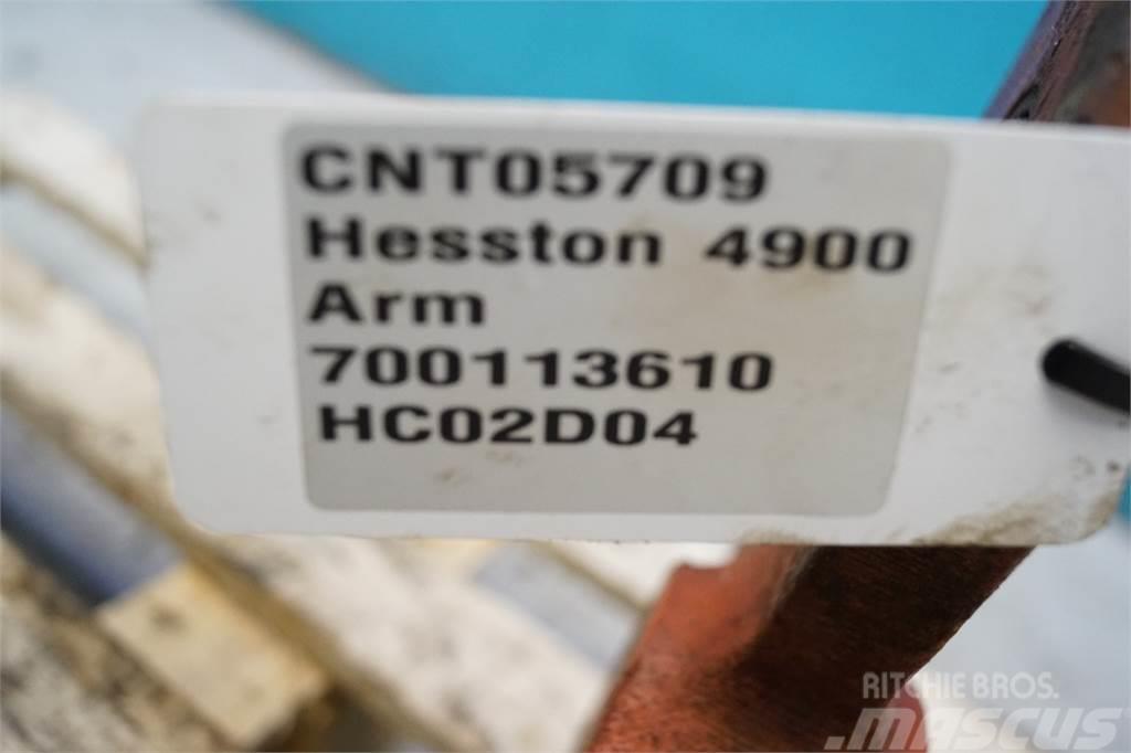 Hesston 4900 Čeľuste na balíky