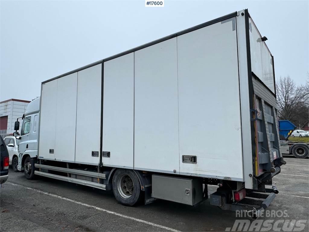 DAF CF370 4x2 box truck w/ full side opening and lifti Skriňová nadstavba