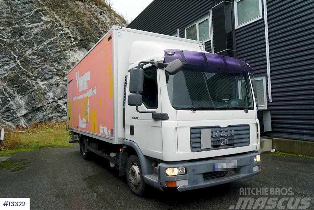 MAN TGL 8.210 Box truck w/ Zepro Lift Skriňová nadstavba