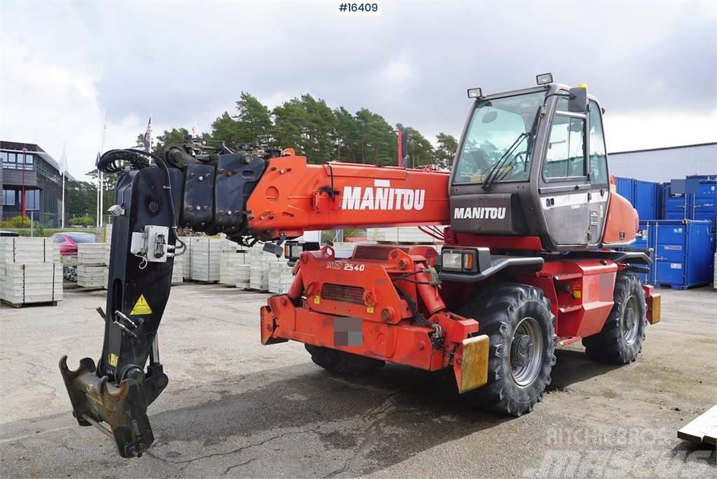 Manitou MRT 2540M with bucket and fork Teleskopické manipulátory