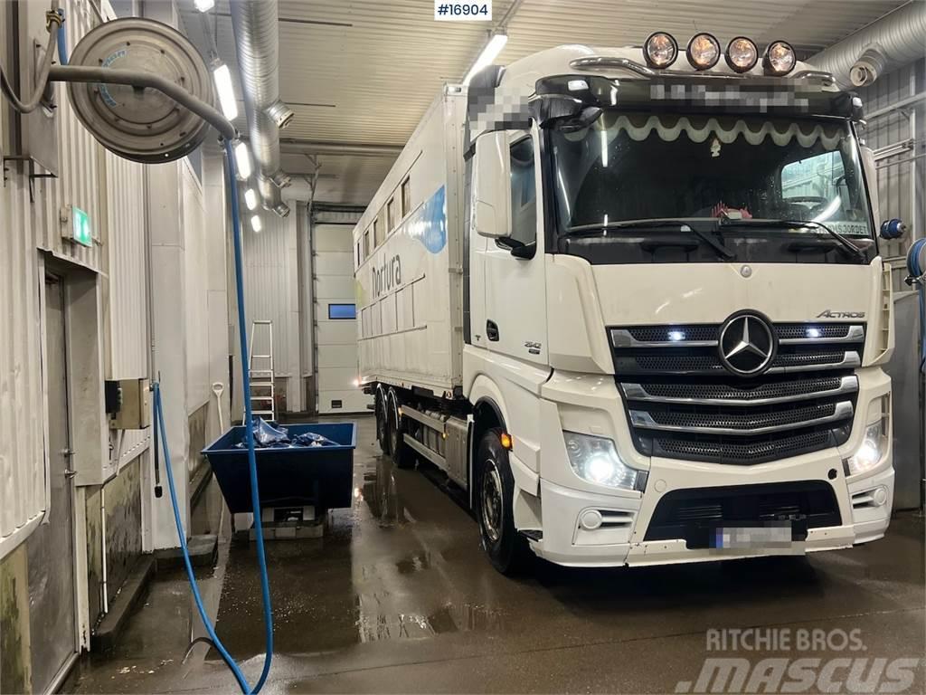 Mercedes-Benz Actros Animal transport truck w/ lift Komunálne / Multi-úžitkové vozidlá
