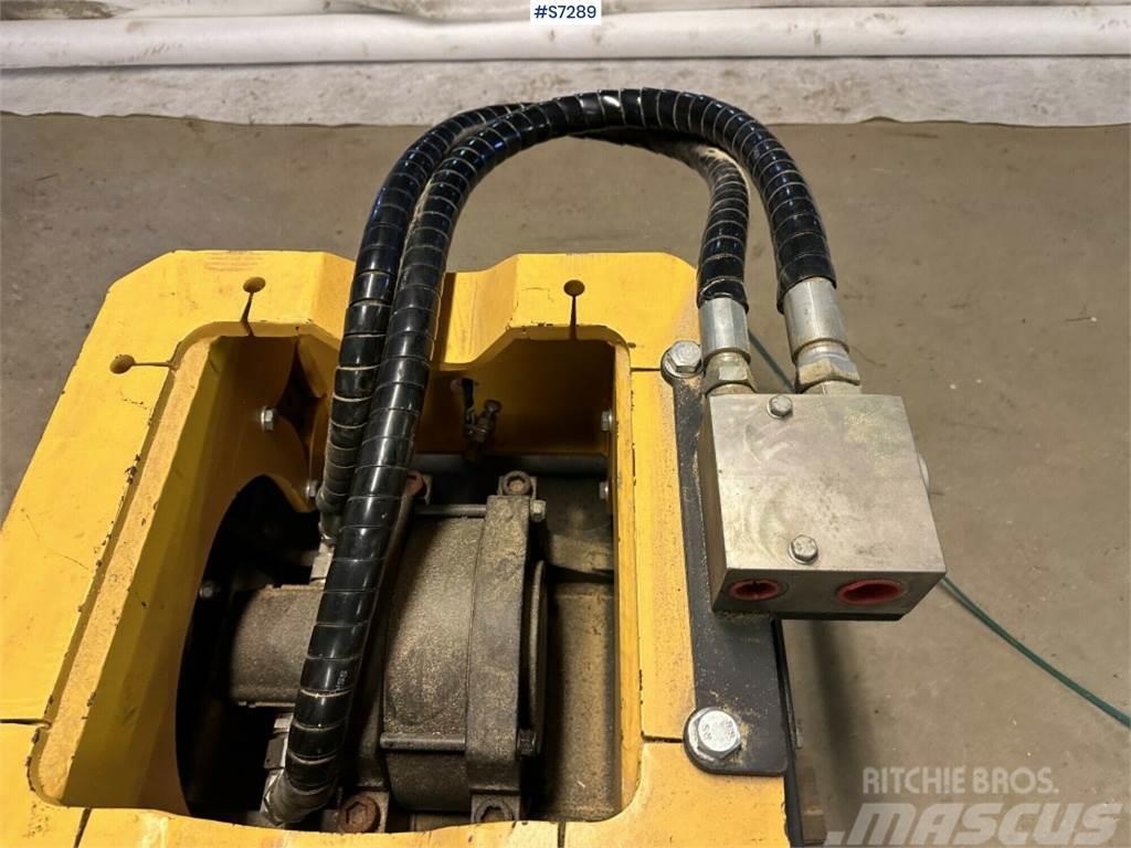 Engcon PP 350 Ground vibrator new on pallet Iné