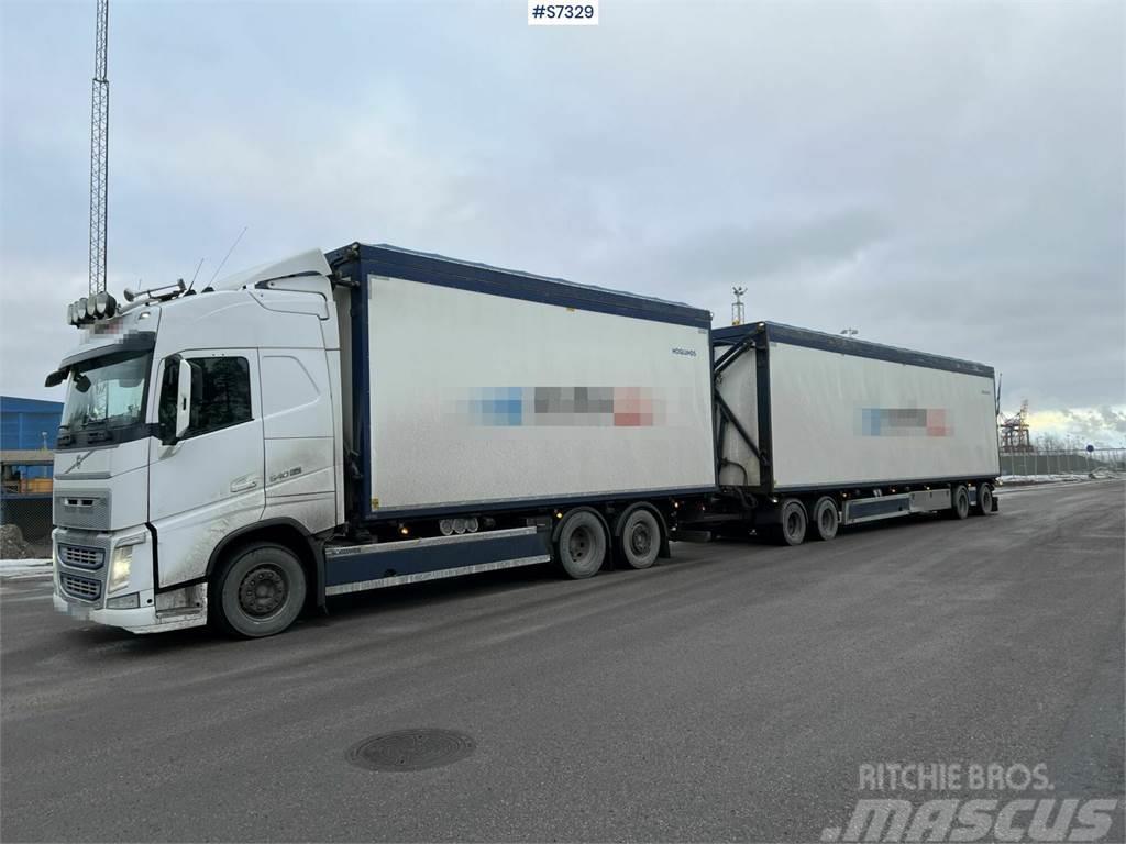 Volvo FH 6x2 wood chip truck with trailer Skriňová nadstavba